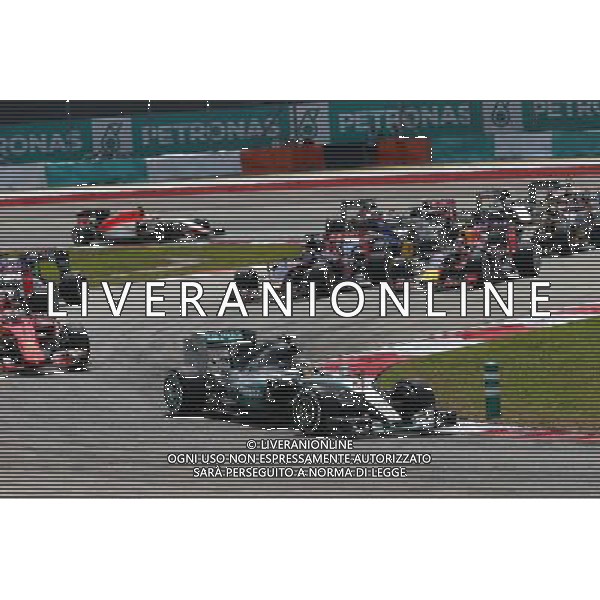 Lewis Hamilton (GBR) Mercedes AMG F1 W06 leads at the start of the race. 29.03.2015. Formula 1 World Championship, Rd 2, Malaysian Grand Prix, Sepang, Malaysia, Sunday. /AGENZIA ALDO LIVERANI SAS - ITALY ONLY - EDITORIAL USE ONLY - GP F1 MALESIA GARA 29 MARZO 2015