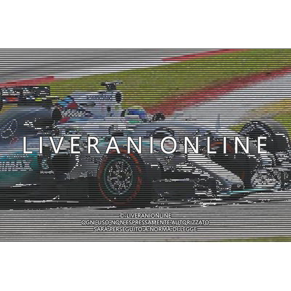 Nico Rosberg (GER) Mercedes AMG F1 W06 and Felipe Massa (BRA) Williams FW37 battle for position. 29.03.2015. Formula 1 World Championship, Rd 2, Malaysian Grand Prix, Sepang, Malaysia, Sunday. /AGENZIA ALDO LIVERANI SAS - ITALY ONLY - EDITORIAL USE ONLY