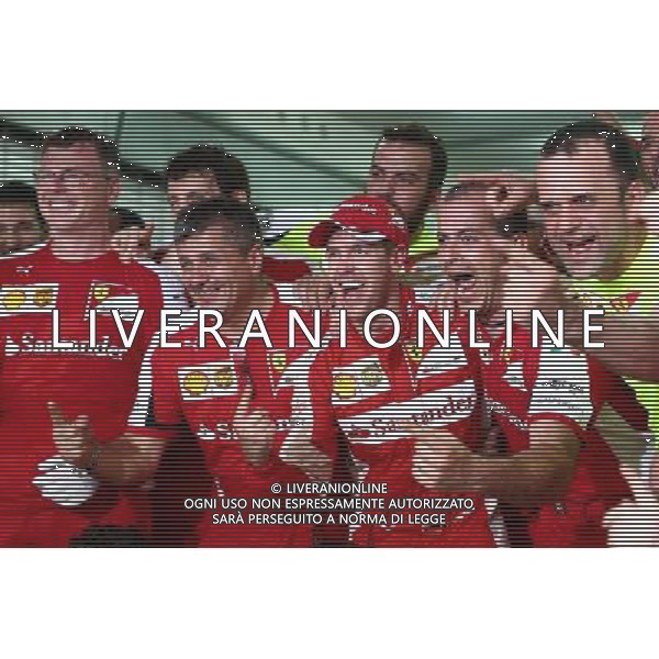 1st place Sebastian Vettel (GER) Ferrari celebrates with the team. 29.03.2015. Formula 1 World Championship, Rd 2, Malaysian Grand Prix, Sepang, Malaysia, Sunday. - www.xpbimages.com, EMail: requests@xpbimages.com - copy of publication required for printed pictures. Every used picture is fee-liable. © Copyright: Batchelor / XPB Images ONLY ITALY-EDITORIAL USE ONLY-Agenzia Aldo Liverani s.a.s.