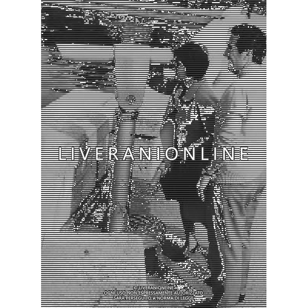 RETROSPETTIVA HELENIO HERRERA NELLA FOTO HELENIO HERRERA CON LA PRIMA MOGLIE SUL LAGO DI COMO AG ALDO LIVERANI SAS
