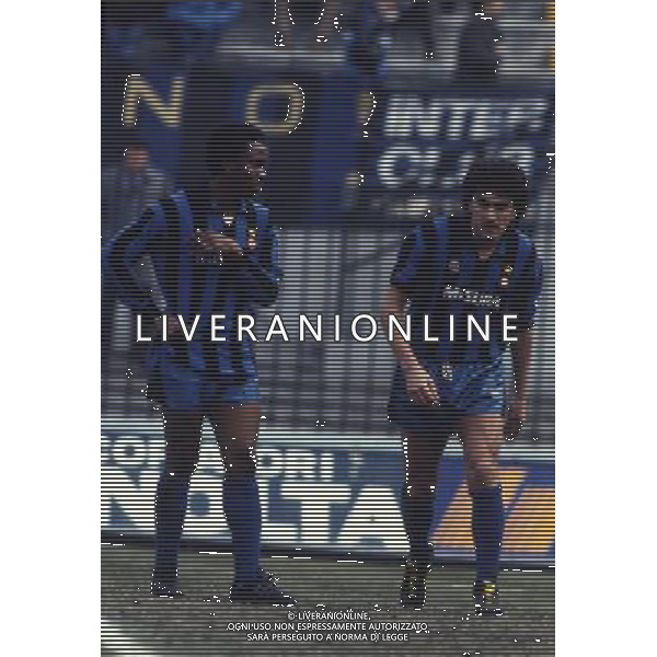 RETROSPETTIVA ANTONIO SABATO CALCIATORE NELLA FOTO SABATO ANTONIO CON LA MAGLIA DELL\'INTER CON JUARY AG ALDO LIVERANI SAS
