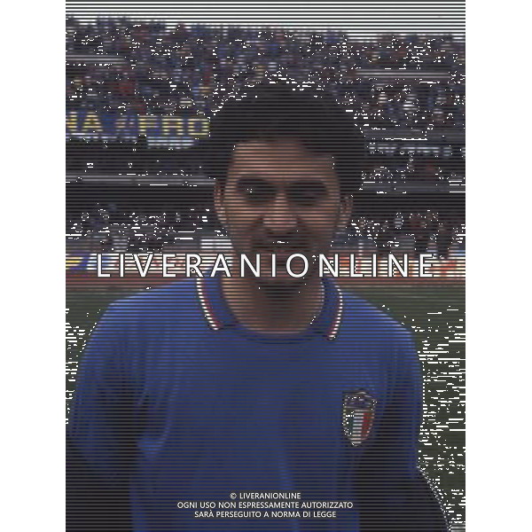 RETROSPETTIVA ANTONIO SABATO CALCIATORE NELLA FOTO SABATO ANTONIO CON LA MAGLIA DELLA NAZIONALE ITALIANA AG ALDO LIVERANI SAS