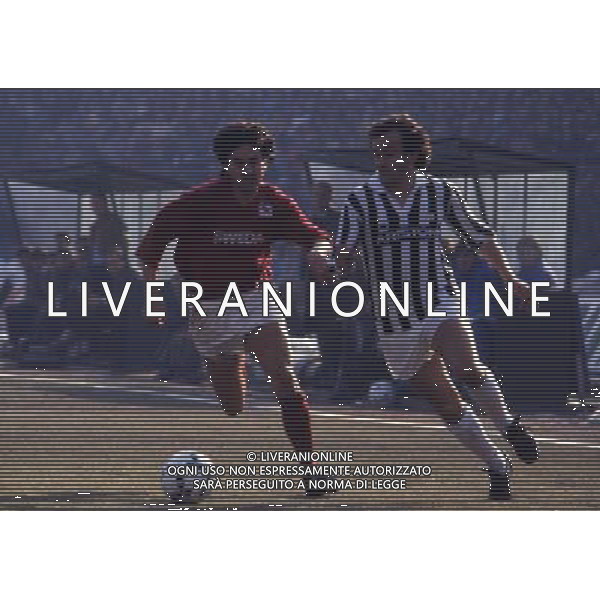RETROSPETTIVA ANTONIO SABATO CALCIATORE NELLA FOTO SABATO ANTONIO CON LA MAGLIA DEL TORINO E MICHEL PLATINI AG ALDO LIVERANI SAS