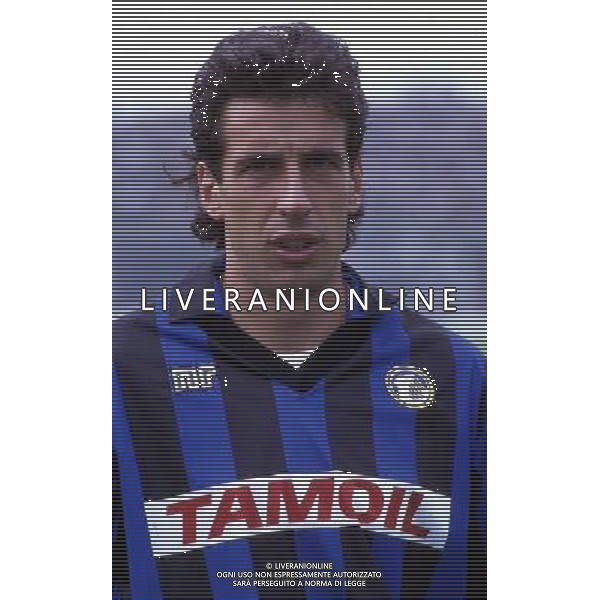 RETROSPETTIVA ARMANDO MADONNA CALCIATORE NELLA FOTO ARMANDO MADONNA CON LA MAGLIA DELL\'ATALANTA AG ALDO LIVERANI SAS