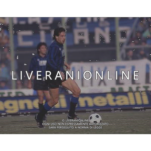RETROSPETTIVA ARMANDO MADONNA CALCIATORE NELLA FOTO ARMANDO MADONNA CON LA MAGLIA DELL\'ATALANTA AG ALDO LIVERANI SAS