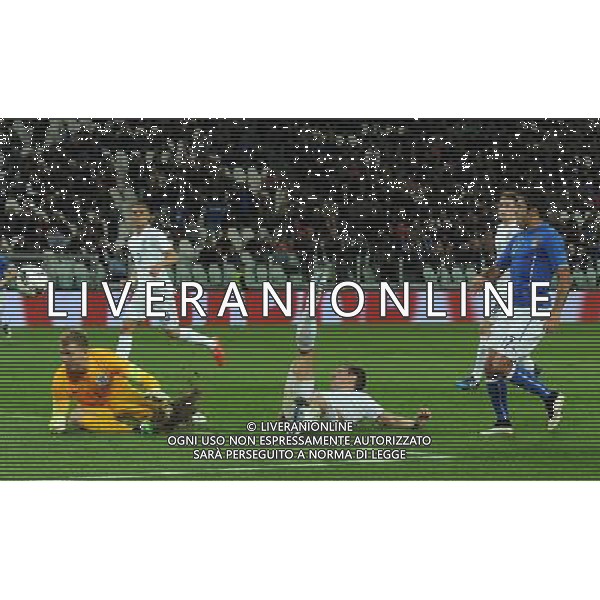 Amichevole Torino - 31.03.2015 Italia-Inghilterra Nella Foto:occasione eder parata da hart /Ph.Vitez-Ag. Aldo Liverani