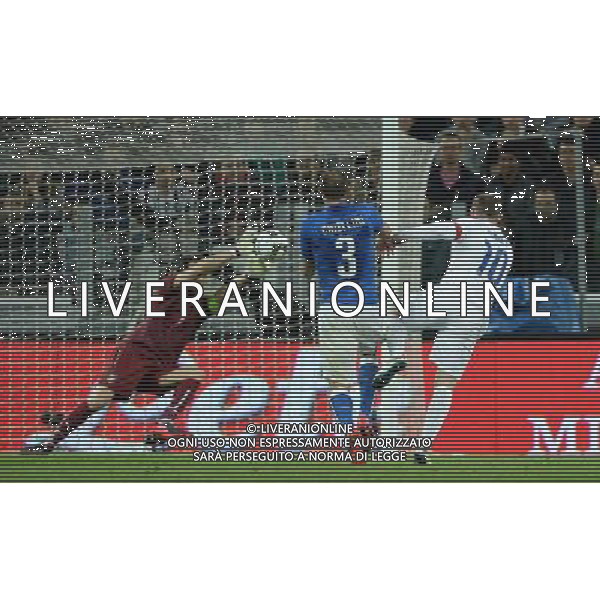 Amichevole Torino - 31.03.2015 Italia-Inghilterra Nella Foto:occasione rooney parata da buffon /Ph.Vitez-Ag. Aldo Liverani