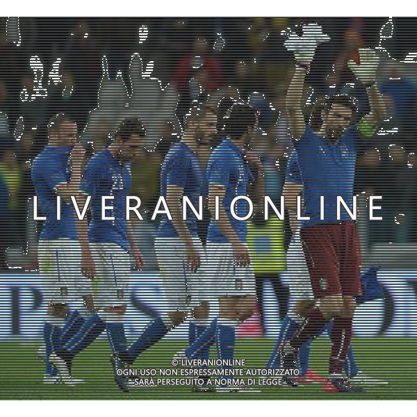 Amichevole Torino - 31.03.2015 Italia-Inghilterra Nella Foto:buffon saluta i tifosi /Ph.Vitez-Ag. Aldo Liverani