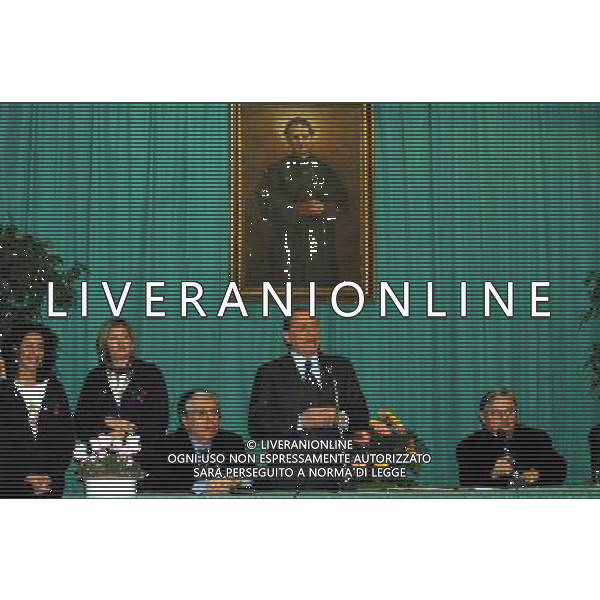 milano 22/01/05 via copernico ist salesiani incontro scuola genitori il volontariato un percorso significativo per l educazione dei giovani intervengono berlusconi e giovanardi nella foto giovanardi berlusconi e don angelo foto azzari ag liverani