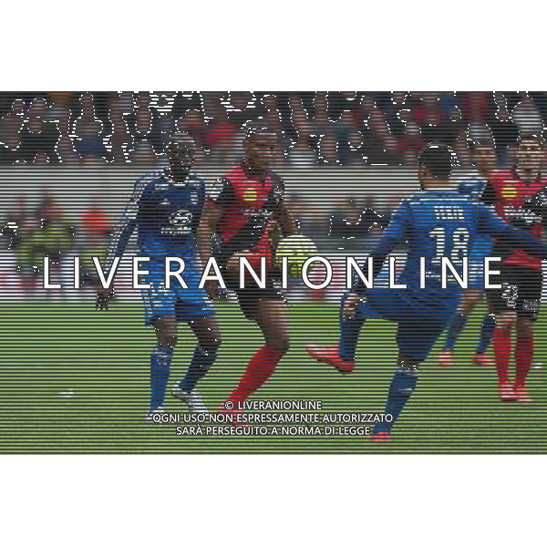 Claudio BEAUVUE / Nabil FEKIR - 04.04.2015 - Guingamp / Lyon - 31eme journee de Ligue 1 Photo : Vincent Michel / Icon Sport /Agenzia Aldo Liverani sas - ITALY ONLY - EDITORIAL USE ONLY