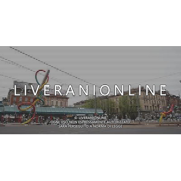 Milano Situazioni Milano - 03.04.2015 Nella Foto:Piazza Cadorna, Stazione Cadorna La Triennale, Scultura Ago Filo e Nodo /Ph.Vitez-Ag. Aldo Liverani