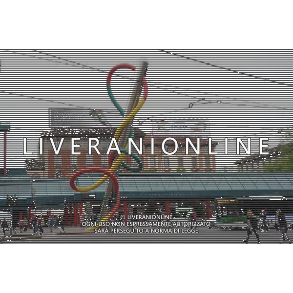 Milano Situazioni Milano - 03.04.2015 Nella Foto:Piazza Cadorna, Stazione Cadorna La Triennale, Scultura Ago Filo e Nodo /Ph.Vitez-Ag. Aldo Liverani