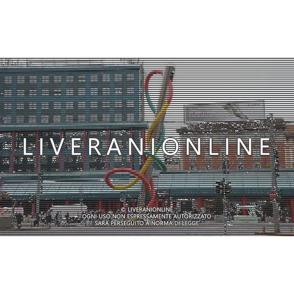 Milano Situazioni Milano - 03.04.2015 Nella Foto:Piazza Cadorna, Stazione Cadorna La Triennale, Scultura Ago Filo e Nodo /Ph.Vitez-Ag. Aldo Liverani