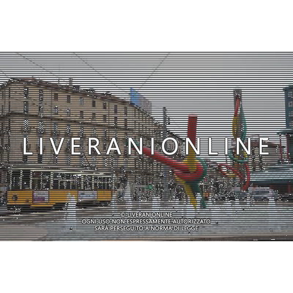 Milano Situazioni Milano - 03.04.2015 Nella Foto:Piazza Cadorna, Stazione Cadorna La Triennale, Scultura Ago Filo e Nodo /Ph.Vitez-Ag. Aldo Liverani