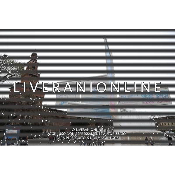 Milano Situazioni Milano - 03.04.2015 Nella Foto:Nuova Installazione per la rete WIFI EXPO 2015 #NEVICATA 14 in Piazza Castello Sforzesco /Ph.Vitez-Ag. Aldo Liverani