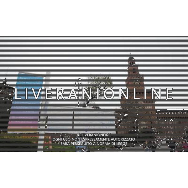 Milano Situazioni Milano - 03.04.2015 Nella Foto:Nuova Installazione per la rete WIFI EXPO 2015 #NEVICATA 14 in Piazza Castello Sforzesco /Ph.Vitez-Ag. Aldo Liverani