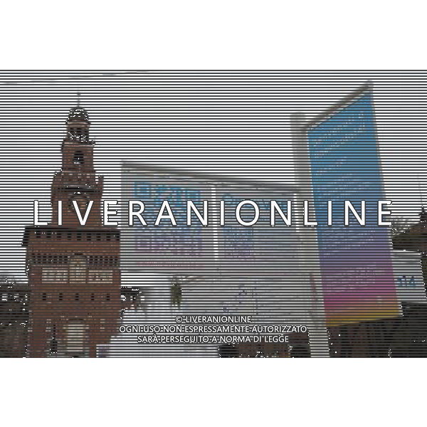 Milano Situazioni Milano - 03.04.2015 Nella Foto:Nuova Installazione per la rete WIFI EXPO 2015 #NEVICATA 14 in Piazza Castello Sforzesco /Ph.Vitez-Ag. Aldo Liverani