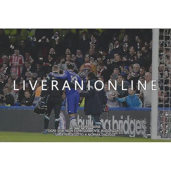 Chelsea\'s Diego Costa helped off the field injured with a suspected hamstring injury Photographer Craig Mercer/CameraSport Football - Barclays Premiership - Chelsea v Stoke City - Saturday 4th April 2015 - Stamford Bridge - London © CameraSport - 43 Linden Ave. Countesthorpe. Leicester. England. LE8 5PG - Tel: +44 (0) 116 277 4147 - admin@camerasport.com - www.camerasport.com AG ALDO LIVERANI SAS ONLY ITALY