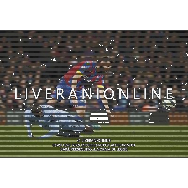 Crystal Palace\'s Damien Delaney battles with Manchester City\'s Yaya Toure Photographer Ashley Western/CameraSport Football - Barclays Premiership - Crystal Palace v Manchester City - Monday 6th April 2015 - Selhurst Park - London © CameraSport - 43 Linden Ave. Countesthorpe. Leicester. England. LE8 5PG - Tel: +44 (0) 116 277 4147 - admin@camerasport.com - www.camerasport.com AG ALDO LIVERANI SAS ONLY ITALY