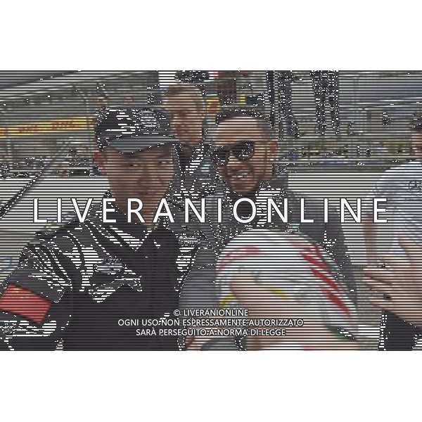 Lewis Hamilton (GBR) Mercedes AMG F1 signs autographs for the fans. 09.04.2015. Formula 1 World Championship, Rd 3, Chinese Grand Prix, Shanghai, China, Preparation Day. /Agenzia Aldo Liverani sas - ITALY ONLY - EDITORIAL USE ONLY - GP F1 CINA