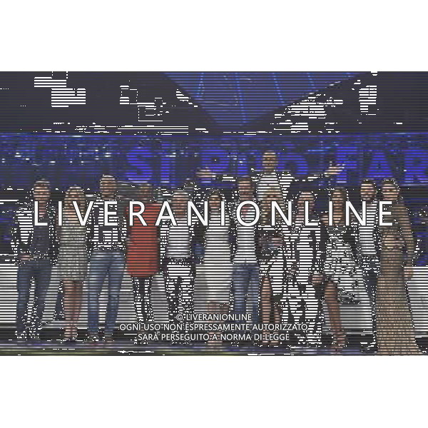 Roma - 09/04/2015 - Studi Rai Nomentano - La puntata Kick off della trsmissione TV \' Si puo\' fare \' condotta da Carlo Conti - nella foto: da sx Simon Grechi Costanza Caracciolo Amaurys Perez Fiona May Biagio Izzo Pamela Prati Mario Cipollini Carlo Conti Matilde Brandi Roberto Ciufoli Juliana Moreira Tommaso Rinaldi e Mariana Rodriguez / Ph. Fabrizio Corradetti - Ag. Aldo Liverani sas