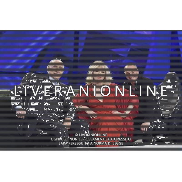 Roma - 09/04/2015 - Studi Rai Nomentano - La puntata Kick off della trsmissione TV \' Si puo\' fare \' condotta da Carlo Conti - nella foto: La giuria Pippo Baudo Amanda Lear e Yuri Chechi / Ph. Fabrizio Corradetti - Ag. Aldo Liverani sas