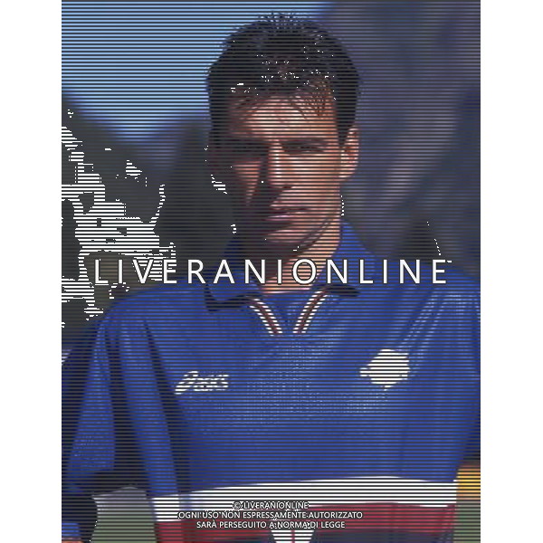 RETROSPETTIVA SANDRO TOVALIERI CALCIATORE NELLA FOTO SANDRO TOVALIERI CON LA MAGLIA DELLA SAMPDORIA AG ALDO LIVERANI SAS
