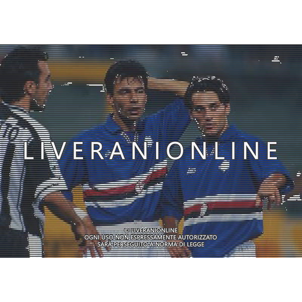 RETROSPETTIVA SANDRO TOVALIERI CALCIATORE NELLA FOTO SANDRO TOVALIERI CON LA MAGLIA DELLA SAMPDORIA E VINCENZO MONTELLA AG ALDO LIVERANI SAS