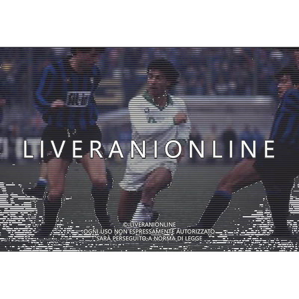 RETROSPETTIVA SANDRO TOVALIERI CALCIATORE NELLA FOTO SANDRO TOVALIERI CON LA MAGLIA DELL\'AVELLINO AG ALDO LIVERANI SAS