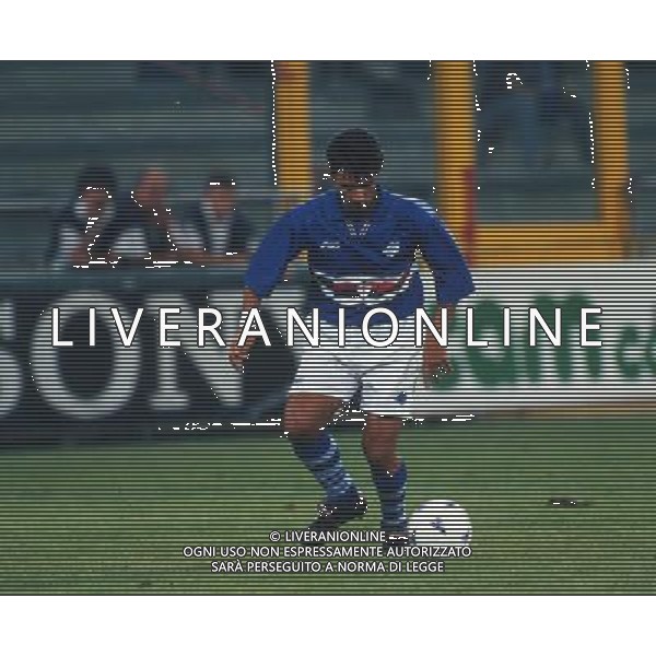 RETROSPETTIVA SANDRO TOVALIERI CALCIATORE NELLA FOTO SANDRO TOVALIERI CON LA MAGLIA DELLA SAMPDORIA AG ALDO LIVERANI SAS