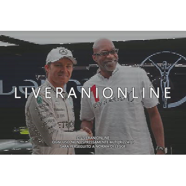 (L to R): Nico Rosberg (GER) Mercedes AMG F1 with Ed Moses (USA) 400m Hurdles Athletics Legend. 11.04.2015. Formula 1 World Championship, Rd 3, Chinese Grand Prix, Shanghai, China, Qualifying Day. AG ALDO LIVERANI SAS ONLY ITALY