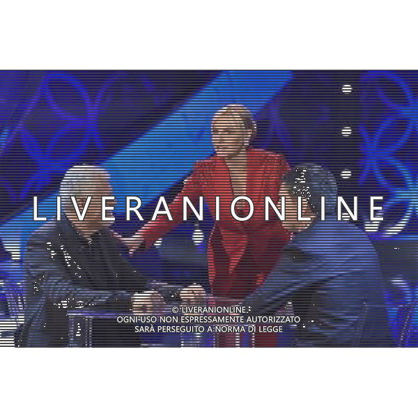 Roma - 11/04/2015 - Auditorium Rai - Prima puntata della trasmissione TV \' Senza parole \' condotta da Antonella Clerici - nella foto: Antonella Clerici con Fabrizio Frizzi e il fratello Fabio / Ph. Fabrizio Corradetti - Ag. Aldo Liverani sas