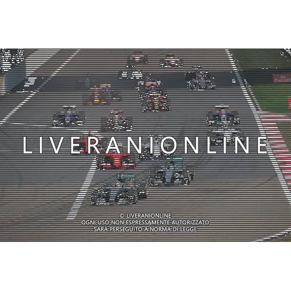 Lewis Hamilton (GBR) Mercedes AMG F1 W06 leads at the start of the race. 12.04.2015. Formula 1 World Championship, Rd 3, Chinese Grand Prix, Shanghai, China, Race Day. 