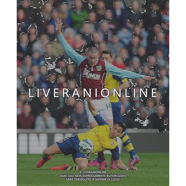Burnley\'s David Jones vies for possession with Arsenal\'s Alexis Sanchez Photographer Chris Vaughan/CameraSport Football - Barclays Premiership - Burnley v Arsenal - Saturday 11th April 2015 - Turf Moor - Burnley Â¬Â© CameraSport - 43 Linden Ave. Countesthorpe. Leicester. England. LE8 5PG - Tel: +44 (0) 116 277 4147 - admin@camerasport.com - www.camerasport.com AG ALDO LIVERANI SAS ONLY ITALY