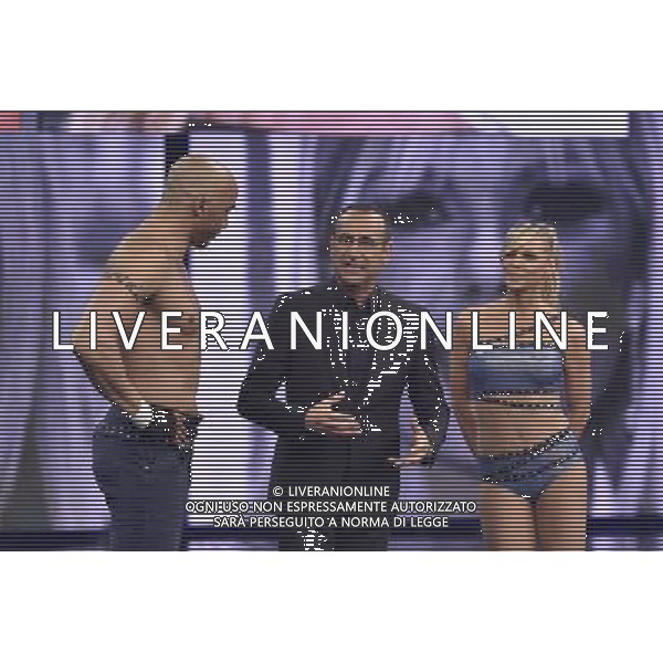 Roma - 13/04/2015 - Studi Nomentano Rai - Prima puntata della trasmissione TV \' Si puo\' fare \' condotta da Carlo Conti - nella foto: Carlo conti con Matilde Brandi e Amaurys Perez / Ph. Fabrizio Corradetti - Ag. Aldo Liverani sas