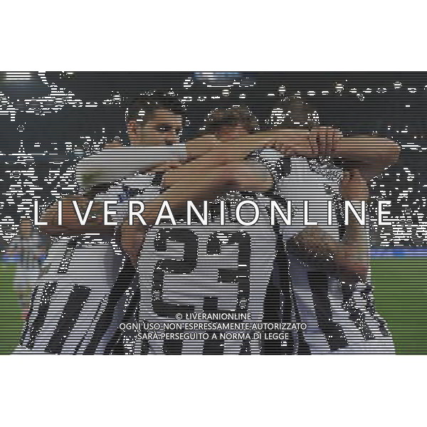 UEFA Champions League 2014/2015 Quarti di Finale Andata Torino - 14.04.2015 Juventus-Monaco Nella Foto: abbracci esultanza dopo il gol su rigore di vidal arturo /Ph.Vitez-Ag. Aldo Liverani