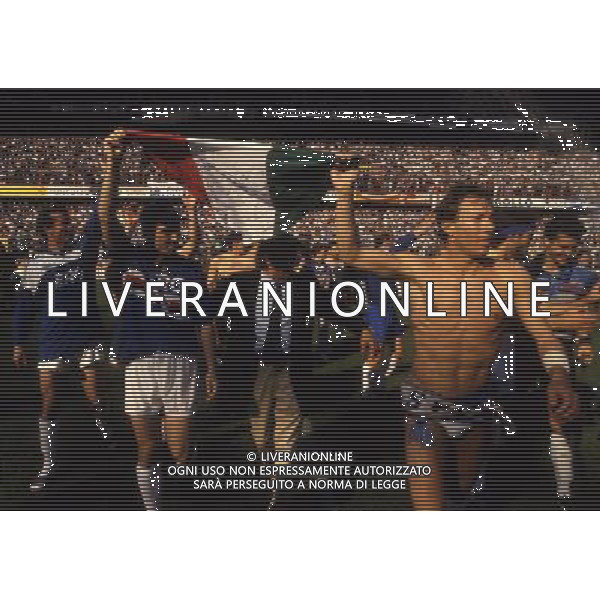 RETROSPETTIVA MANNINI MORENO CALCIATORE NELLA FOTO MANNINI MORENO CON LA MAGLIA DELLA SAMPDORIA FESTA SCUDETTO 1990 AG ALDO LIVERANI SAS