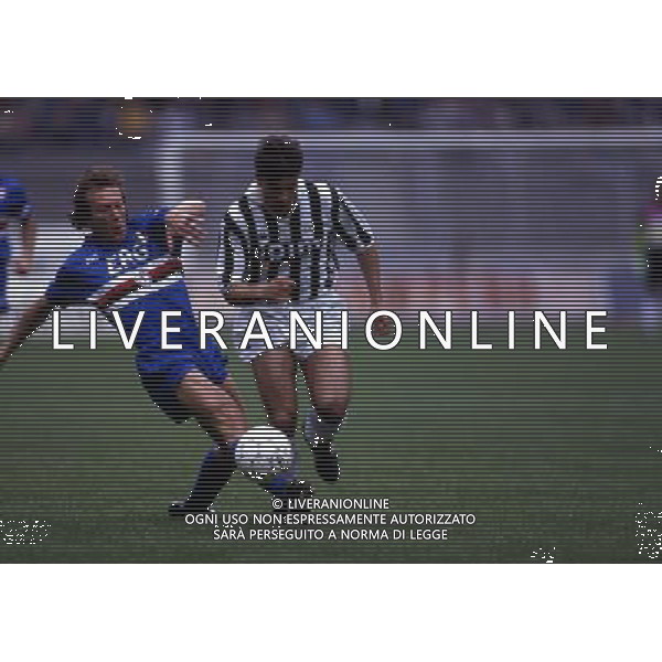 RETROSPETTIVA MANNINI MORENO CALCIATORE NELLA FOTO MANNINI MORENO CON LA MAGLIA DELLA SAMPDORIA CON PIERLUIGI CASIRAGHI AG ALDO LIVERANI SAS