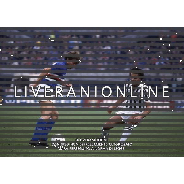 RETROSPETTIVA MANNINI MORENO CALCIATORE NELLA FOTO MANNINI MORENO CON LA MAGLIA DELLA SAMPDORIA AG ALDO LIVERANI SAS
