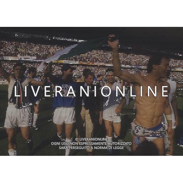 RETROSPETTIVA MANNINI MORENO CALCIATORE NELLA FOTO MANNINI MORENO CON LA MAGLIA DELLA SAMPDORIA FESTA SCUDETTO 1990 AG ALDO LIVERANI SAS