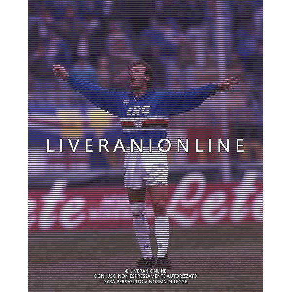 RETROSPETTIVA MANNINI MORENO CALCIATORE NELLA FOTO MANNINI MORENO CON LA MAGLIA DELLA SAMPDORIA AG ALDO LIVERANI SAS
