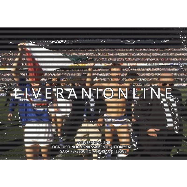 RETROSPETTIVA MANNINI MORENO CALCIATORE NELLA FOTO MANNINI MORENO CON LA MAGLIA DELLA SAMPDORIA FESTA SCUDETTO 1990 AG ALDO LIVERANI SAS