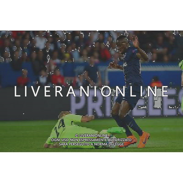 Blaise MATUIDI / Javier MASCHERANO - 15.04.2015 - Paris Saint Germain / Barcelone - 1/4Finale Aller Champions League Photo : Dave Winter / Icon Sport AG ALDO LIVERANI SAS ONLY ITALY