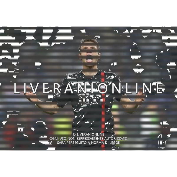 firo Fu§ball, Fussball, 15.04.2015 Uefa Champions League, CL Saison 2014/2015 CHL Viertelfinale, Hinspiel FC Porto - FCB FC Bayern MŸnchen Muenchen FCB Thomas MŸller Mueller, Gestik, Geste, motiviert die fans, halbe figur $worldrights Es gelten unsere AGB, einsehbar auf www.firosportphoto.de copyright by firo sportphoto: Coesfelder Str.207 48249 DŸlmen www.firosportphoto.de mail@firosportphoto.de (V o l k s b a n k B o c h u m - W i t t e n ) BLZ.: 430 601 29 Kt. Nr.: 341 117 100 Tel:Ê 02594 - 9916004 Fax:Ê02594 - 9916005 AG ALDO LIVERANI SAS ONLY ITALY
