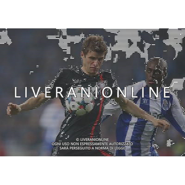 firo Fu§ball, Fussball, 15.04.2015 Uefa Champions League, CL Saison 2014/2015 CHL Viertelfinale, Hinspiel FC Porto - FCB FC Bayern MŸnchen Muenchen 3:1 Zweikampf Duell, FCB Thomas MŸller Mueller $worldrights Es gelten unsere AGB, einsehbar auf www.firosportphoto.de copyright by firo sportphoto: Coesfelder Str.207 48249 DŸlmen www.firosportphoto.de mail@firosportphoto.de (V o l k s b a n k B o c h u m - W i t t e n ) BLZ.: 430 601 29 Kt. Nr.: 341 117 100 Tel:Ê 02594 - 9916004 Fax:Ê02594 - 9916005 AG ALDO LIVERANI SAS ONLY ITALY