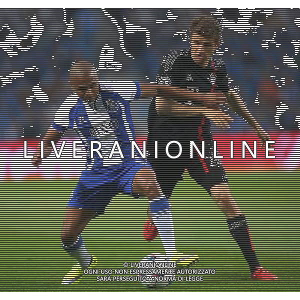 firo Fu§ball, Fussball, 15.04.2015 Uefa Champions League, CL Saison 2014/2015 CHL Viertelfinale, Hinspiel FC Porto - FCB FC Bayern MŸnchen Muenchen 3:1 Zweikampf Duell, FCB Thomas MŸller Mueller, FCP HŽctor Herrera $worldrights Es gelten unsere AGB, einsehbar auf www.firosportphoto.de copyright by firo sportphoto: Coesfelder Str.207 48249 DŸlmen www.firosportphoto.de mail@firosportphoto.de (V o l k s b a n k B o c h u m - W i t t e n ) BLZ.: 430 601 29 Kt. Nr.: 341 117 100 Tel:Ê 02594 - 9916004 Fax:Ê02594 - 9916005 AG ALDO LIVERANI SAS ONLY ITALY