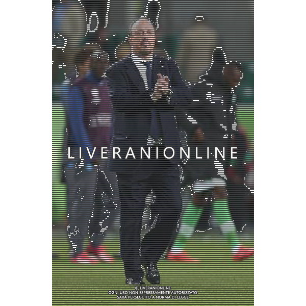 firo Fu§ball,Fussball, 16.04.2015 Europa League, Viertelfinale Saison 2014/2015 VFL Wolfsburg - SSC Neapel (1-4) Neapel, Trainer ,Rafael Benitez, Gestik, klatscht $worldrightsEs gelten unsere AGB, einsehbar auf www.firosportphoto.de copyright by firo sportphoto: Coesfelder Str. 207 D- 48249 DŸlmen www.firosportphoto.de mail@firosportphoto.de (V o l k s b a n k B o c h u m - W i t t e n ) BLZ.: 430 601 29 Kt. Nr.: 341 117 100 Tel: +49-2594 - 9916004 Fax: +49-2594 - 9916005 AG ALDO LIVERANI SAS ONLY ITALY