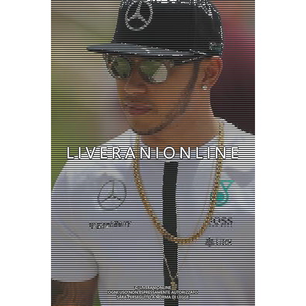 Lewis Hamilton (GBR), Mercedes AMG F1 Team 17.04.2015. Formula 1 World Championship, Rd 4, Bahrain Grand Prix, Sakhir, Bahrain, Practice Day /Agenzia Aldo Liverani Sas - ITALY ONLY - EDITORIAL USE ONLY - PROVE LIBERE
