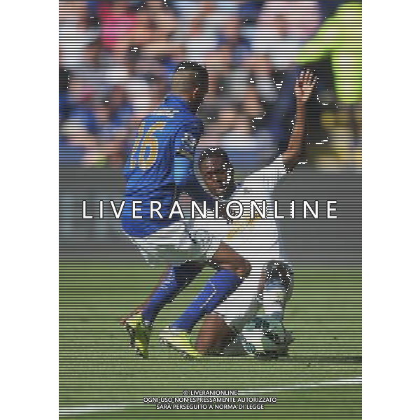Leicester City\'s Riyad Mahrez (L) and Swansea City\'s Nathan Dyer in action during todays match Photographer Jack Phillips/CameraSport Football - Barclays Premiership - Leicester City v Swansea City - Saturday 18th April 2015 - King Power Stadium - Leicester © CameraSport - 43 Linden Ave. Countesthorpe. Leicester. England. LE8 5PG - Tel: +44 (0) 116 277 4147 - admin@camerasport.com - www.camerasport.com AG ALDO LIVERANI SAS ONLY ITALY