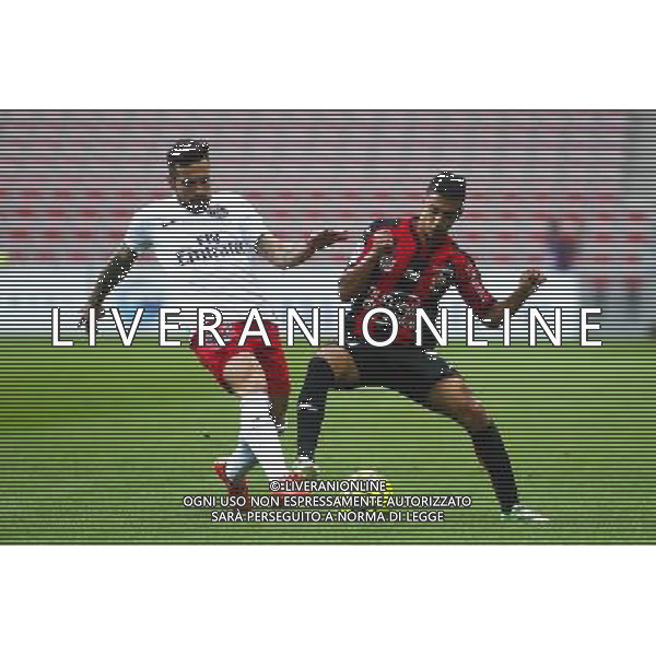 Ezequiel LAVEZZI / Mohamed BENRAHMA - 18.04.2015 - Nice / Paris Saint Germain - 33eme journee de Ligue 1 Photo : Serge Haouzi / Icon Sport AG ALDO LIVERANI SAS ONLY ITALY
